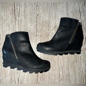 SOREL  Joan of Arctic™ Wedge III Leather Women's Wedge Bootie size 8